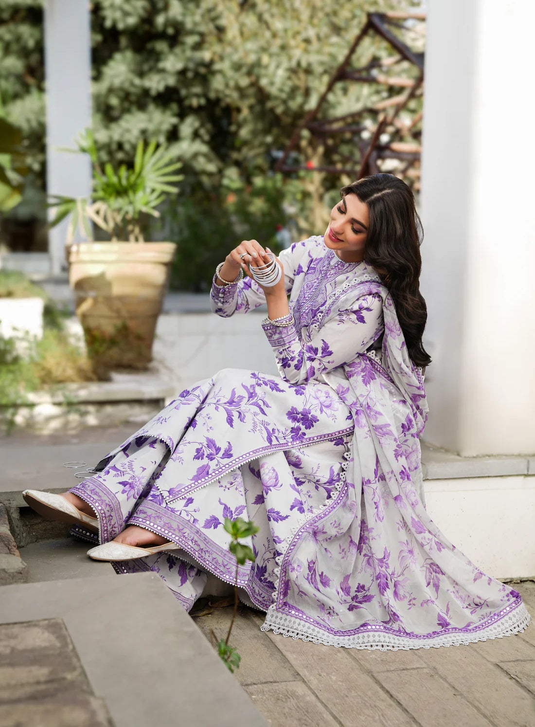 Luxury Lawn Embroidered 3 Piece Unstitched 015P
